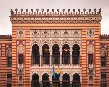Прогулка по Нови-Саду и Дунайской набережной, обед в балканском стиле и экскурсия по Сараево