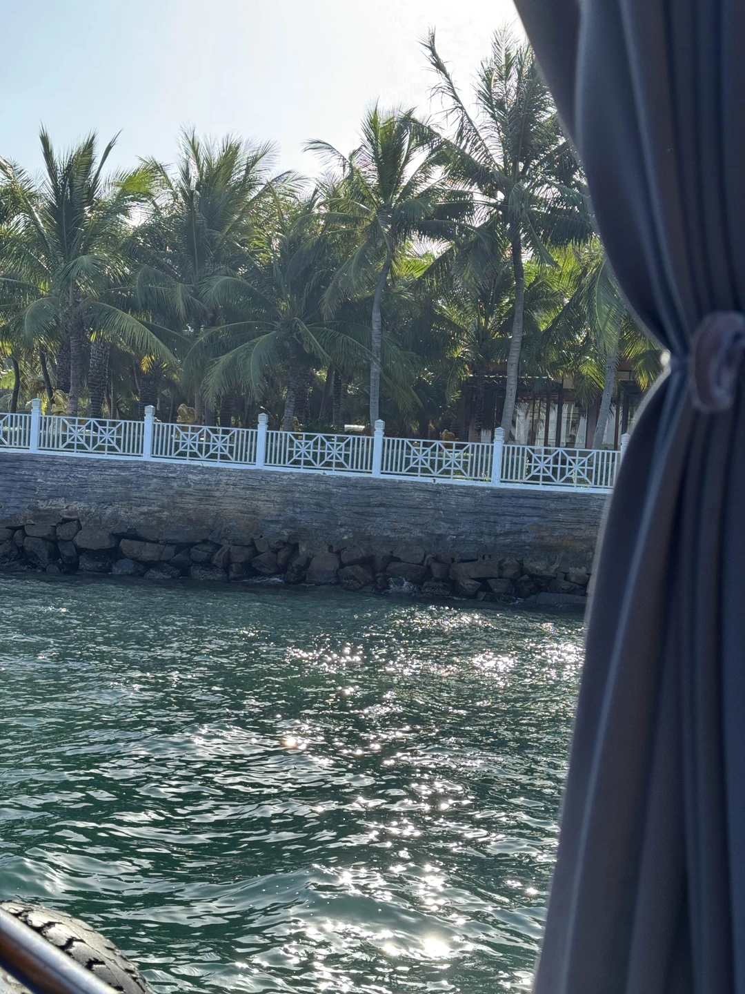 Первый раз пробовала снорклинг. И это круто. Для новичков рассказывают всю подробную инструкцию, помогают, все четко и понятно