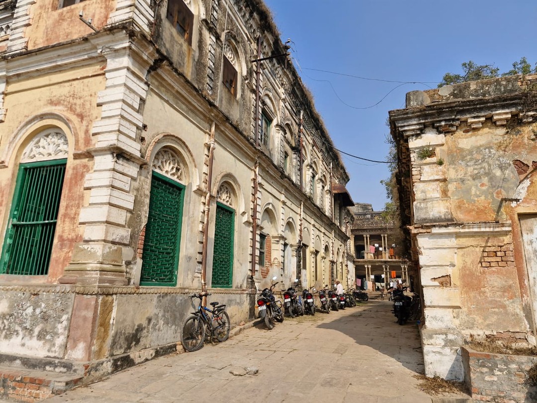 Отличная полнодневная экскурсия по Варанаси с гидом Артемием.