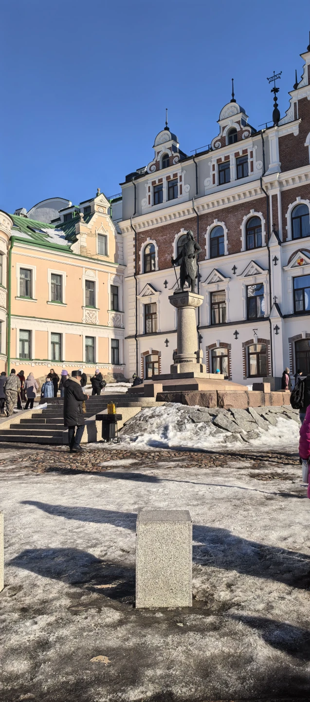 Очень понравилась экскурсия! Гид Любовь - выше всяких похвал. Водитель Павел очень аккуратный. Экскурсия очень содержательная и познавательная