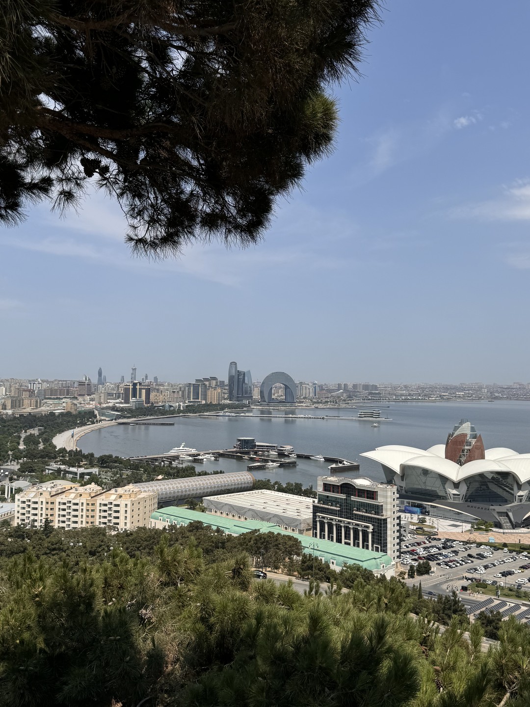 Отличная насыщенная экскурсия почти на весь день 👍 обошли весь старый город пешком и посмотрели на