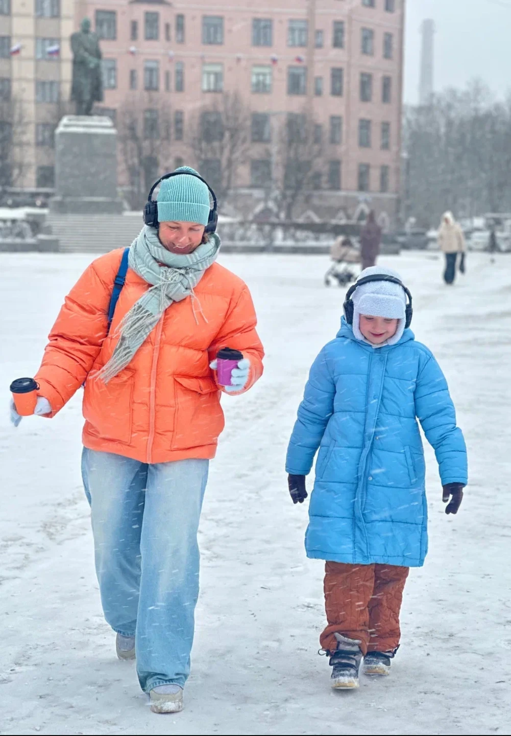 7 часов в Выборге. Вы, конечно, успеете зайти на ярмарку, попробовать коричный крендель и ароматный глёг