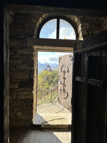 Отличная экскурсия: программа, организация все на высоте. Экскурсия в небольшой группе, есть возможность спокойно осмотреть все