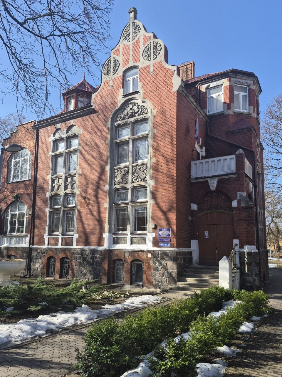 Экскурсия с Инной очень понравилась. Она великолепный рассказчик, отлично знающий историю места и не только. Ответила