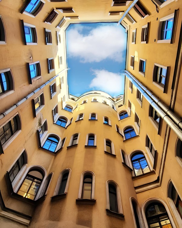 Питерский лайфстайл: по старинным парадным и дворам-колодцам доходных домов