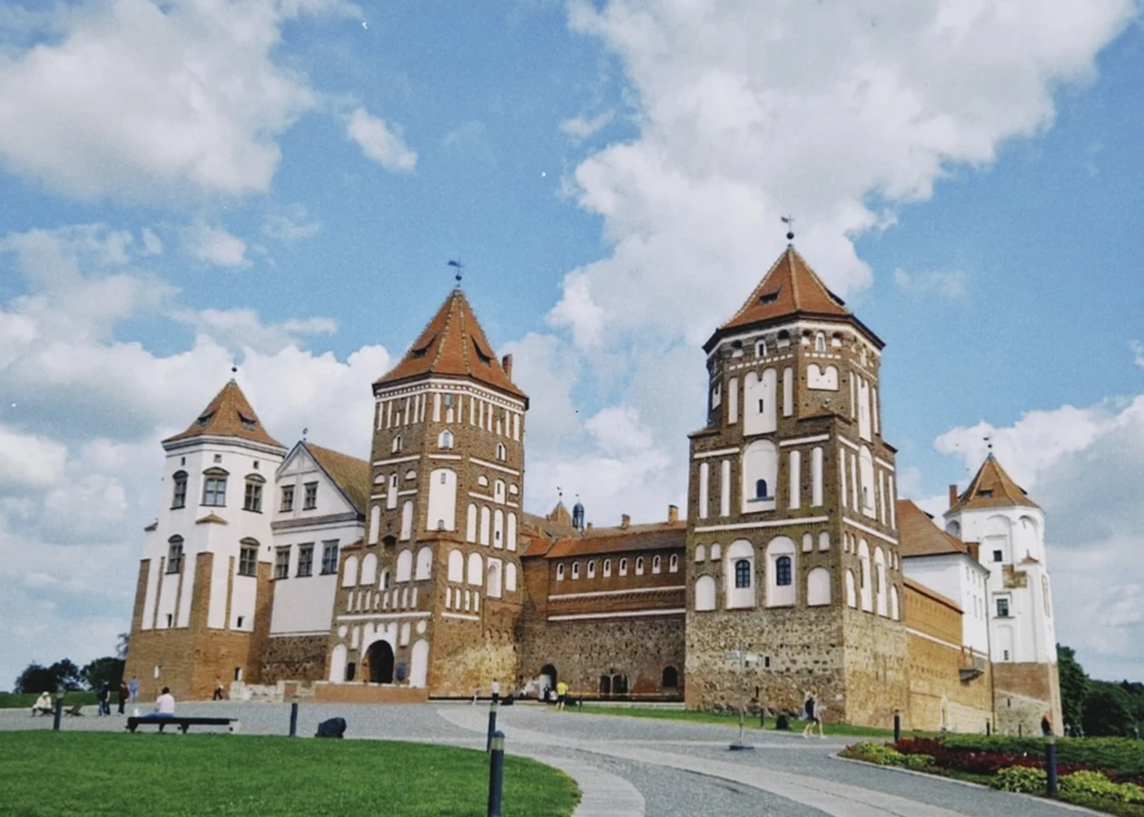 Главное изображение экскурсии - Трансфер из Бреста в Мирский и Несвижский замки и обратно