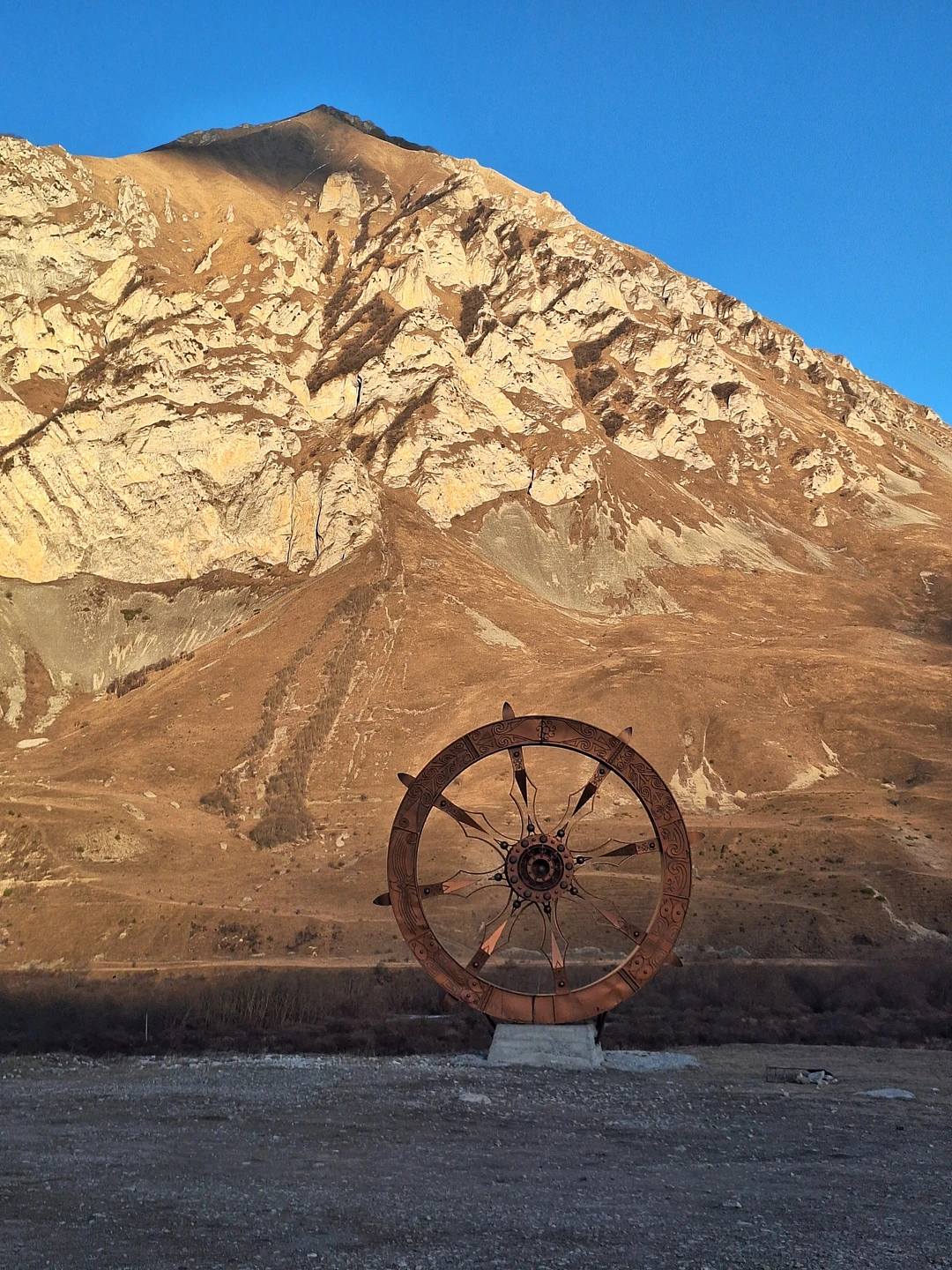 Поездка в горы Осетии оставила невероятные впечатления! Хочется сказать огромное спасибо нашему гиду — это человек