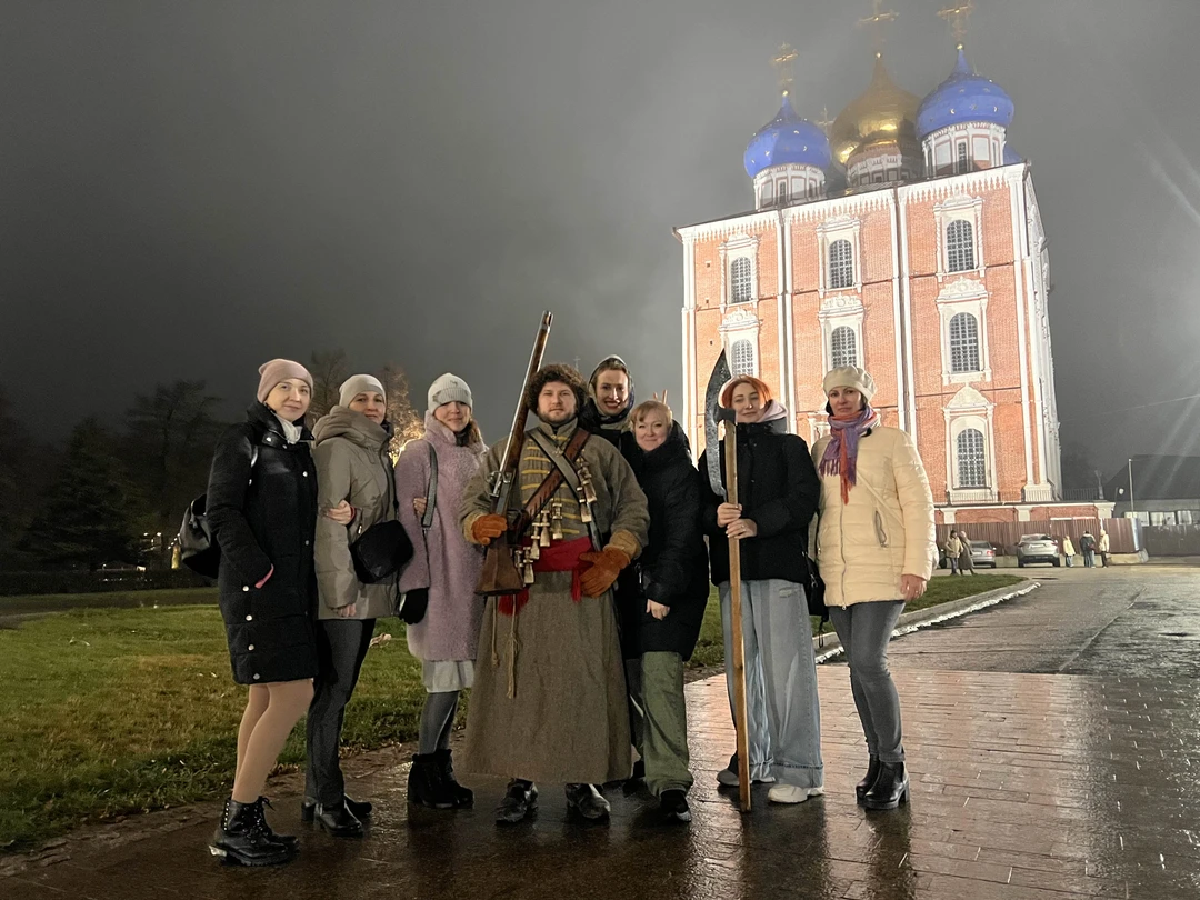 Наш гид Степан просто невероятный. Очень много рассказал из истории Стрельцов, рязанского края. Просто на время