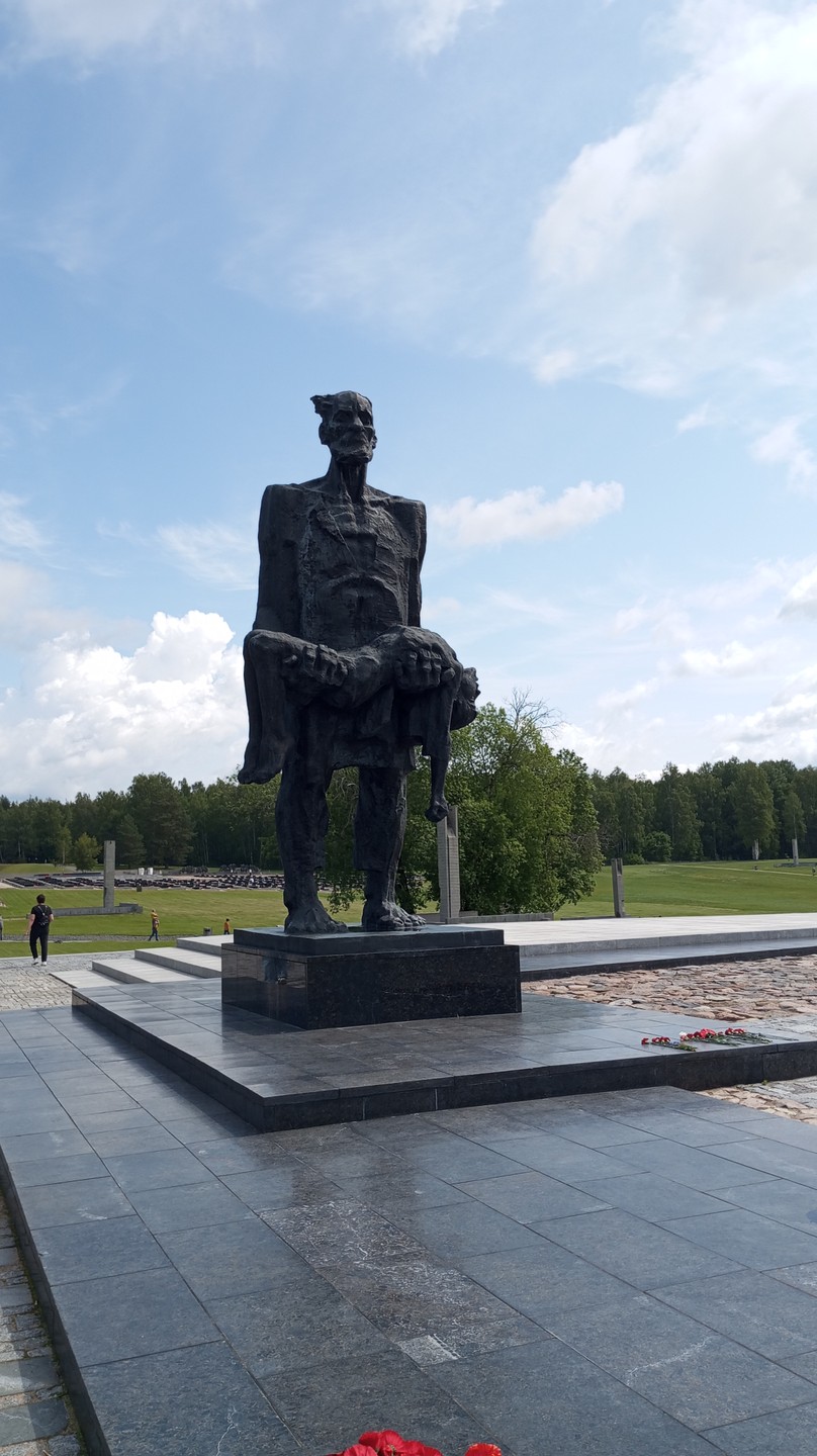 Как и написано было в билете встретились в положенном месте. Проблем с поиском не было. Достаточно