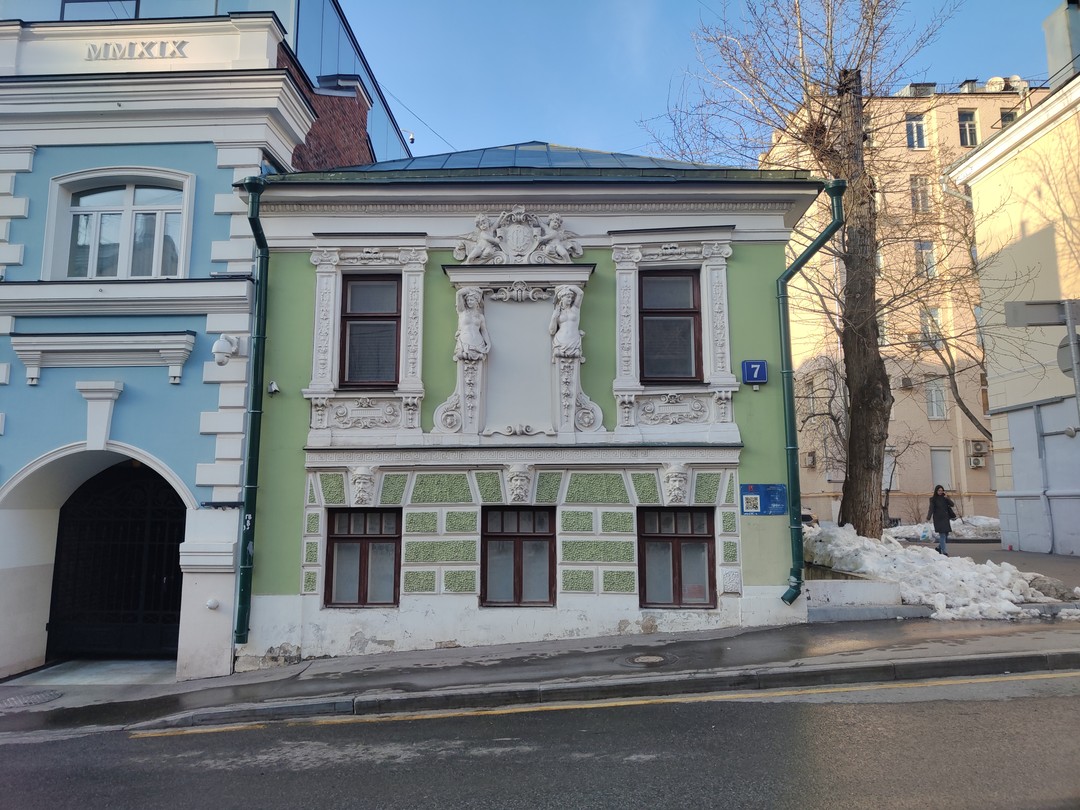 Экскурсия очень понравилась. Было интересно послушать интересные истории и с юмором, и непринужденно прогуляться по переулкам