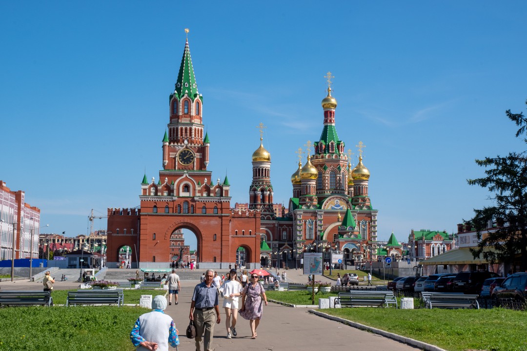 Увлекательно, познавательно, динамично, с юмором! Валерий - замечательный рассказчик, таких гидов поискать! Экскурсия, несмотря на жару