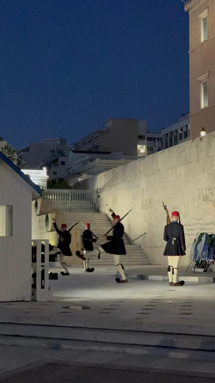 Экскурсия с Александром прошла интересно и комфортно. До её начала мы согласовали удобное время и место