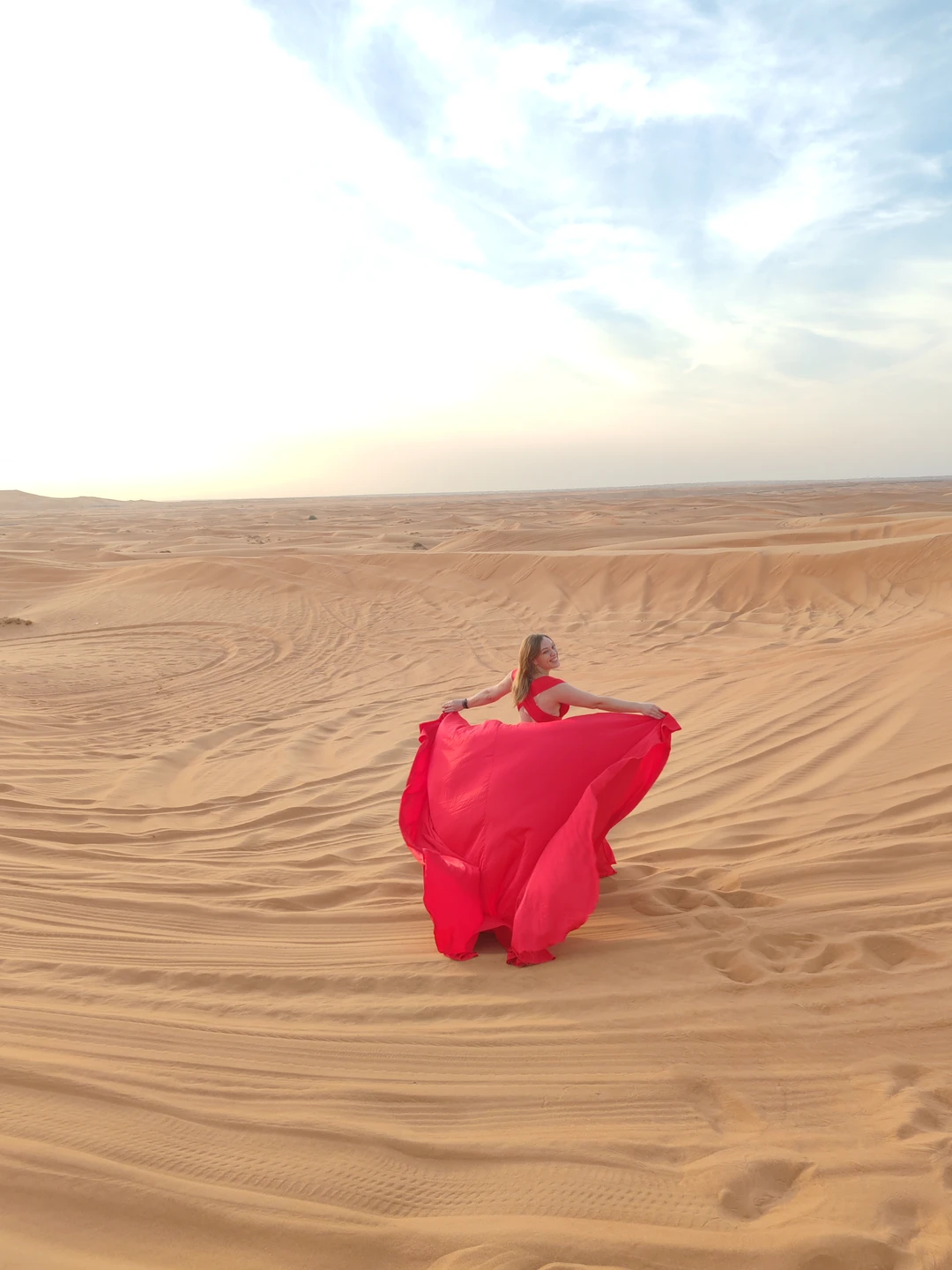 Очень хорошая экскурсия. Все есть и пустыня, и верблюды (правда 5 минут). Описание полностью соответствует. Ужин