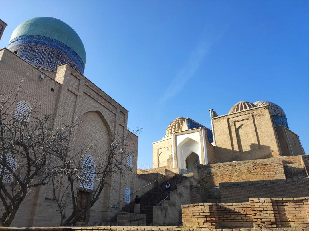 Экскурсия очень понравилась. Шохрух прекрасно владеет русским языком,имеет глубокие знания,рассказ вел не шаблонно,а живо и интересно,рассказывая