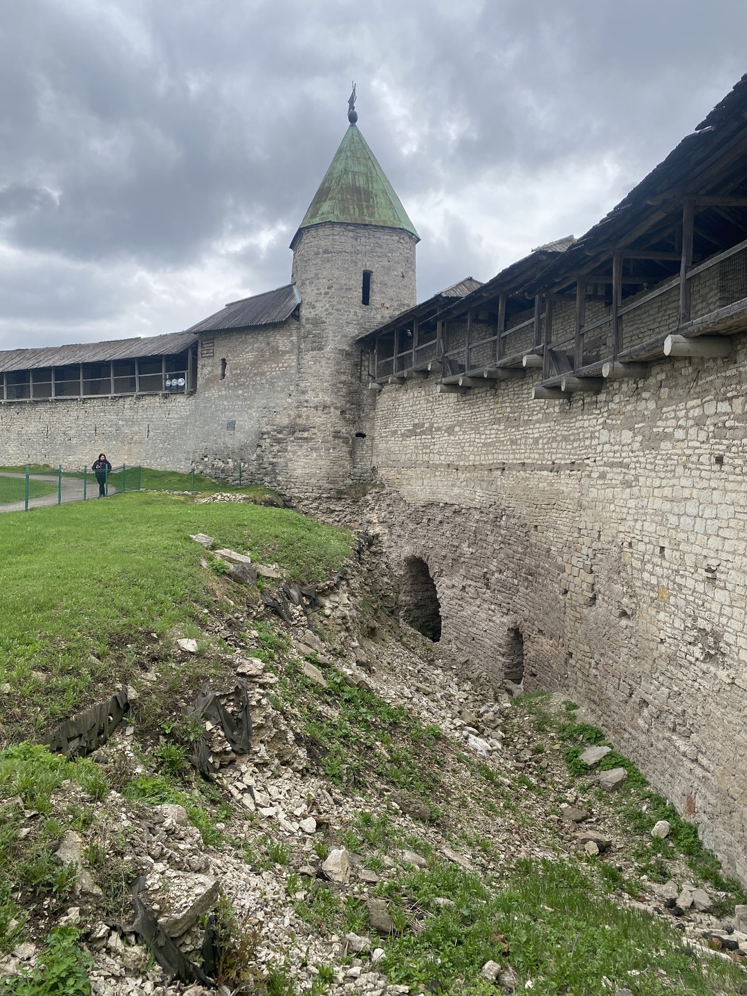 Обзорная пешеходная экскурсия по Кремлю и центру Пскова (Карина)