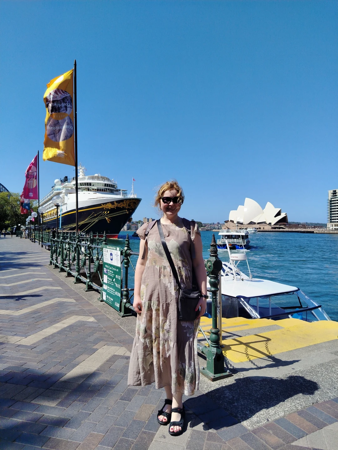 Это была замечательная обзорная экскурсия! Нас встретила экскурсовод Анна, очень доброжелательная девушка. Мы прошлись по знаковым