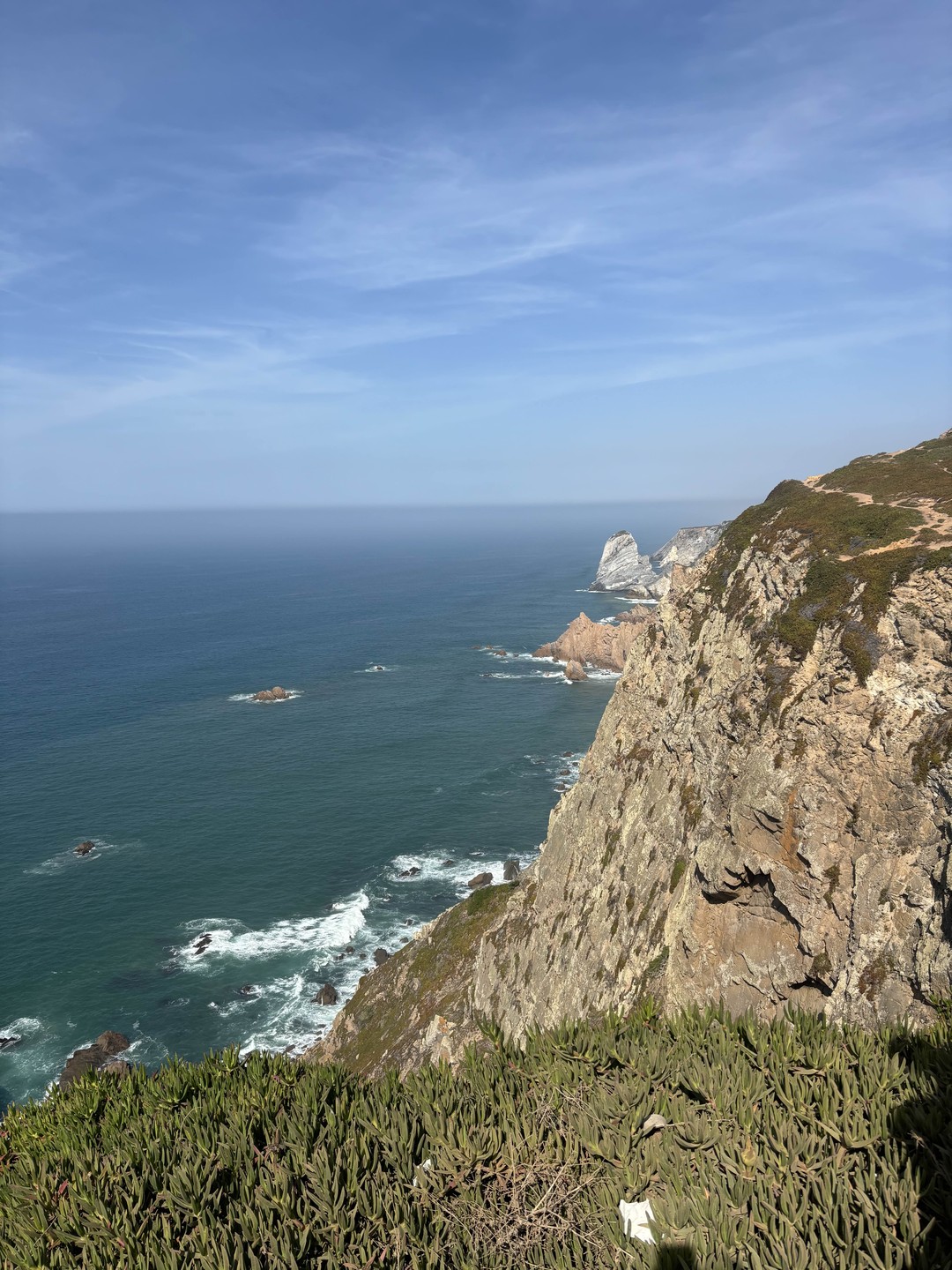 Программа экскурсии невероятно насыщенная, но от такой красоты устать невозможно! Дворцы Синтры, причудливые и завораживающие, мыс