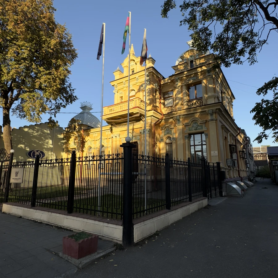 Тени старого города