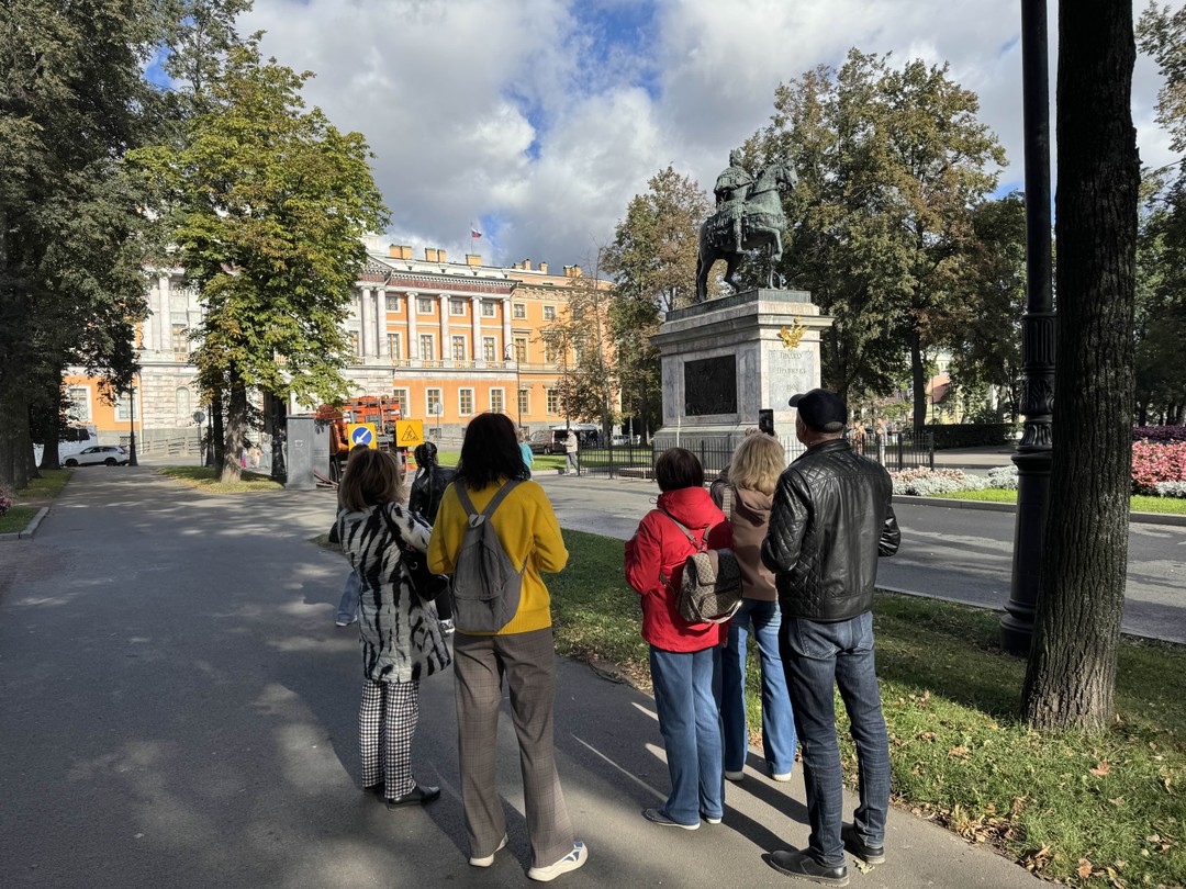 История и секреты петербуржских садов (Александр)