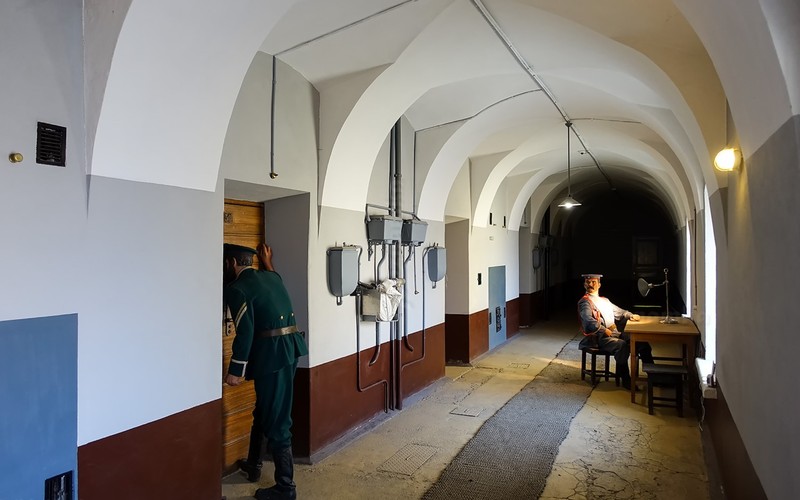 Петропавловская крепость: тюрьма, подземный ход и усыпальница царей