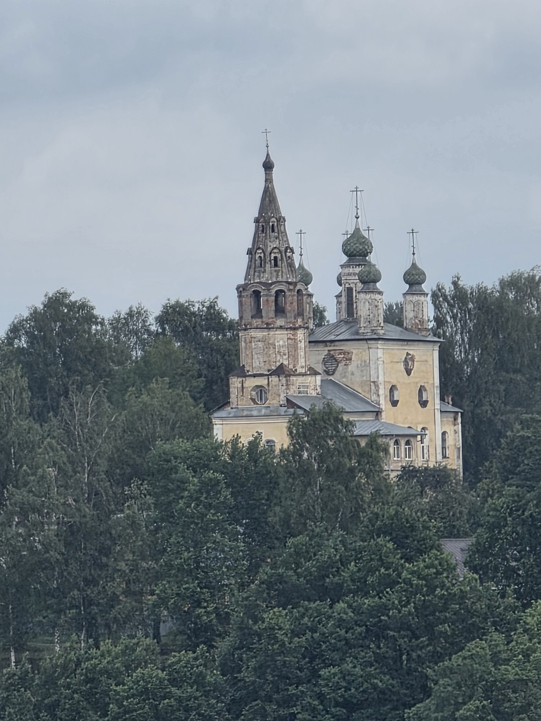 Романо-Борисоглебск - маленький городок с богатой историей. Здесь нет моста между романовским и борисоглебским берегами, поэтому