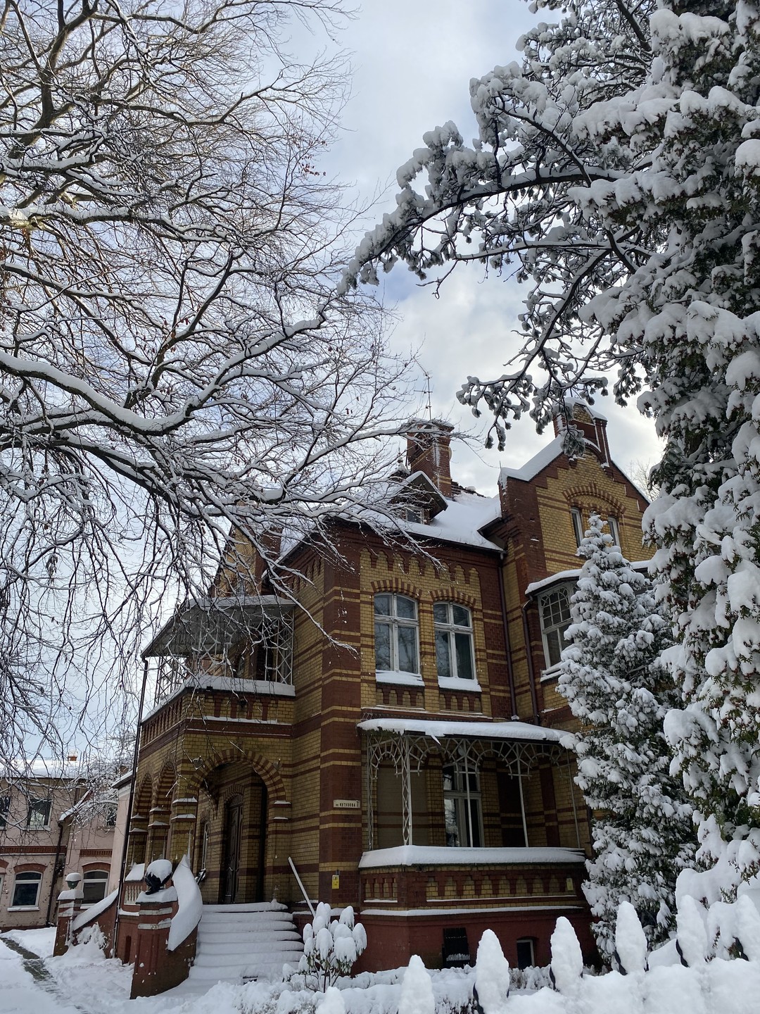 Очень качественная и интересная экскурсия! Хорошо построен маршрут, очень интересный рассказ. Алла прекрасно взаимодействует с детьми