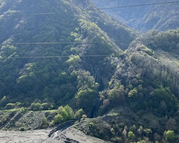 Гах, Илису и водопад Рам-Рама