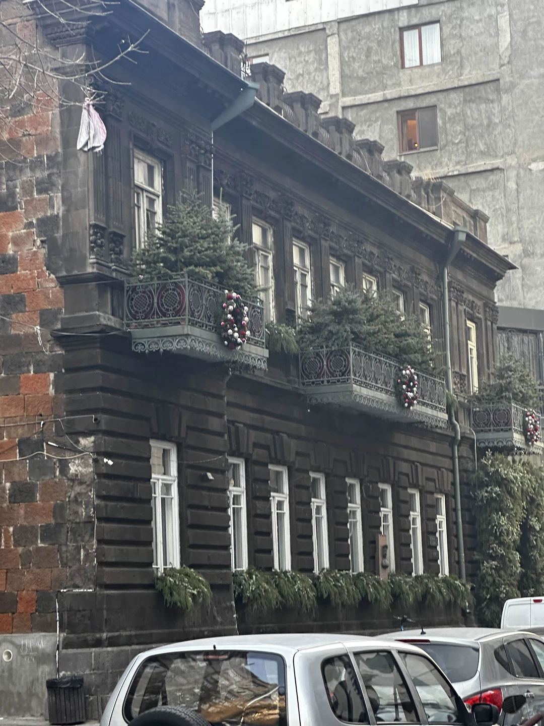 Все прошло отлично! Не банальная экскурсия, с кучей дат, которые можно посмотреть в интернете. А факты