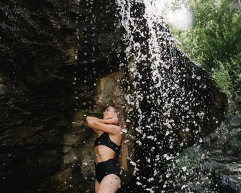 Прогулка к водопадам, горные реки и остров-скала