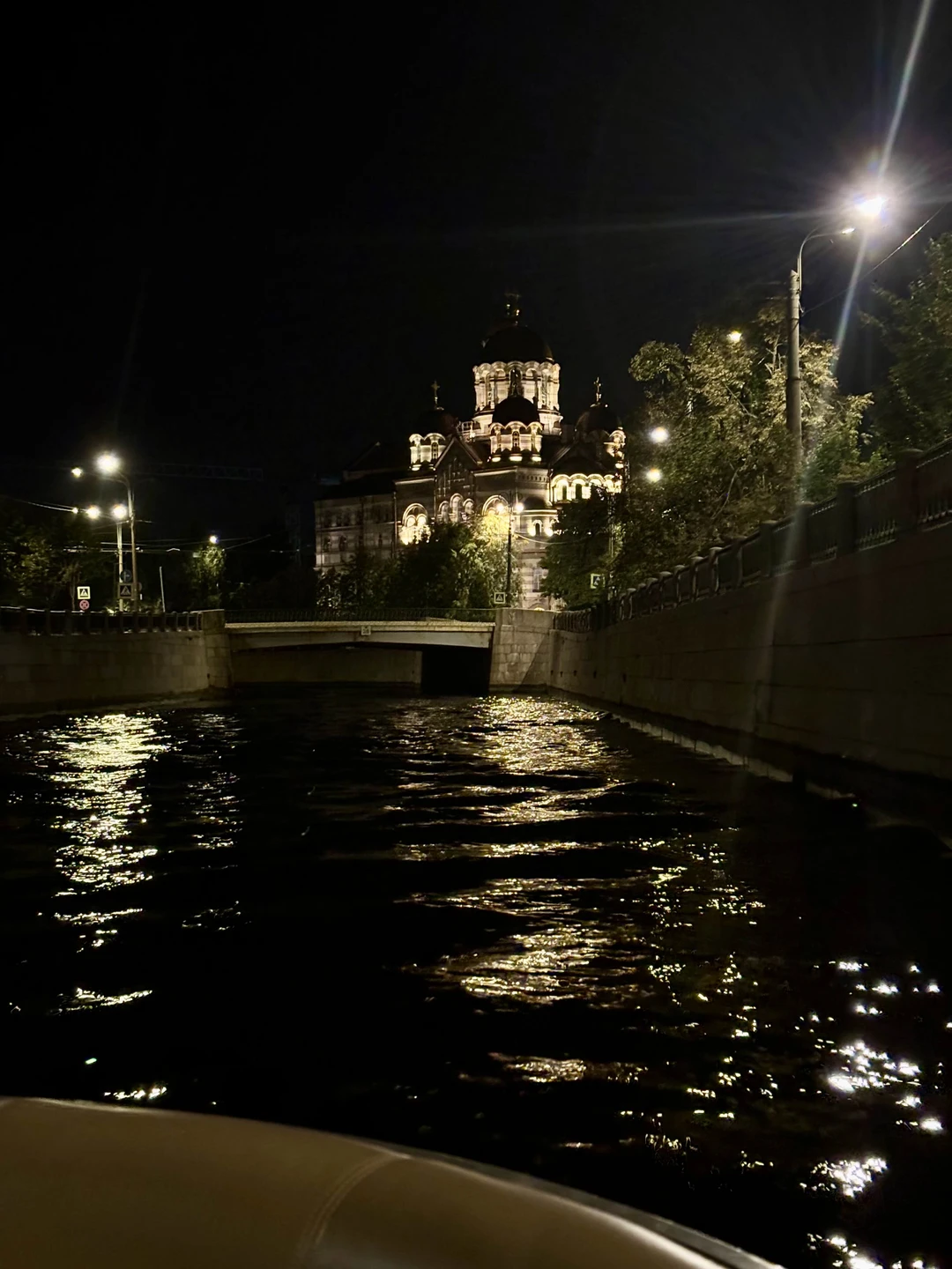 Двоякое впечатление. Ночной Питер конечно же прекрасен! По организации: долго томили на причале, капитан в грубой