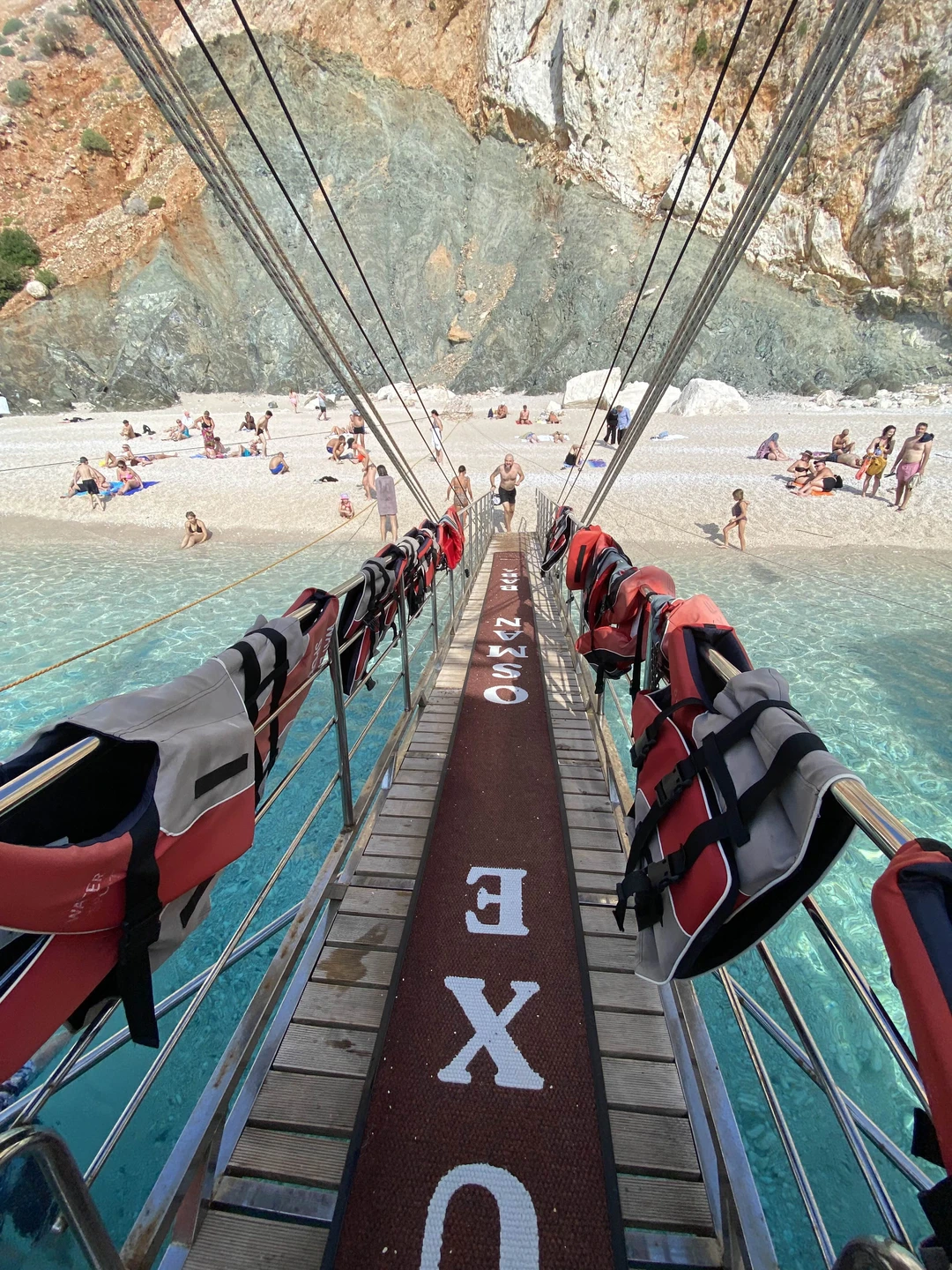 Экскурсия прекрасна! Трансфер вовремя на комфортабельном автобусе. Быстрая посадка на корабли, 2 остановки на красивейших пляжах