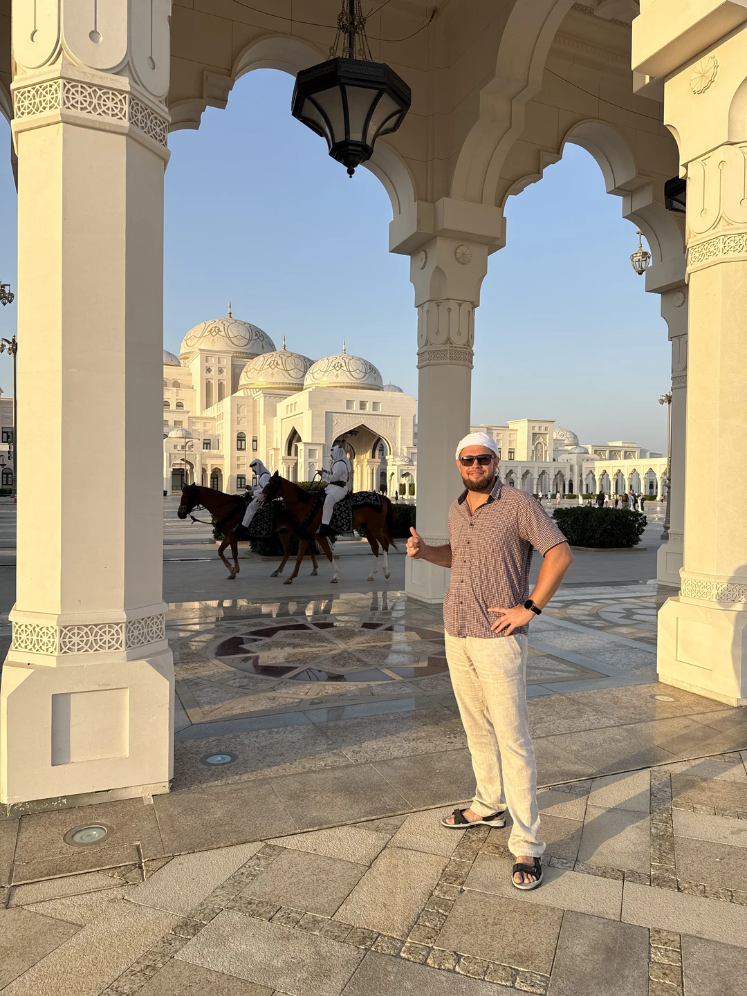 Хотим выразить искреннюю благодарность нашему замечательному гиду Азаму за незабываемый отдых в ОАЭ!