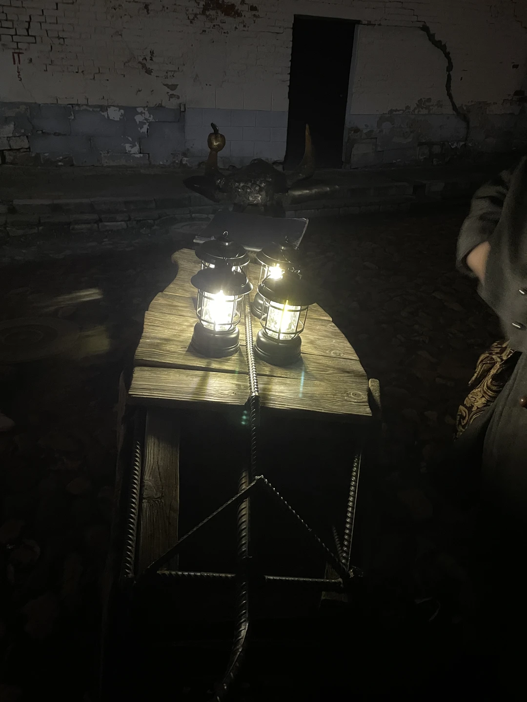 Посетили экскурсию Петра и остались под впечатлением. Наша экскурсия проходила в ночное время и поэтому нас