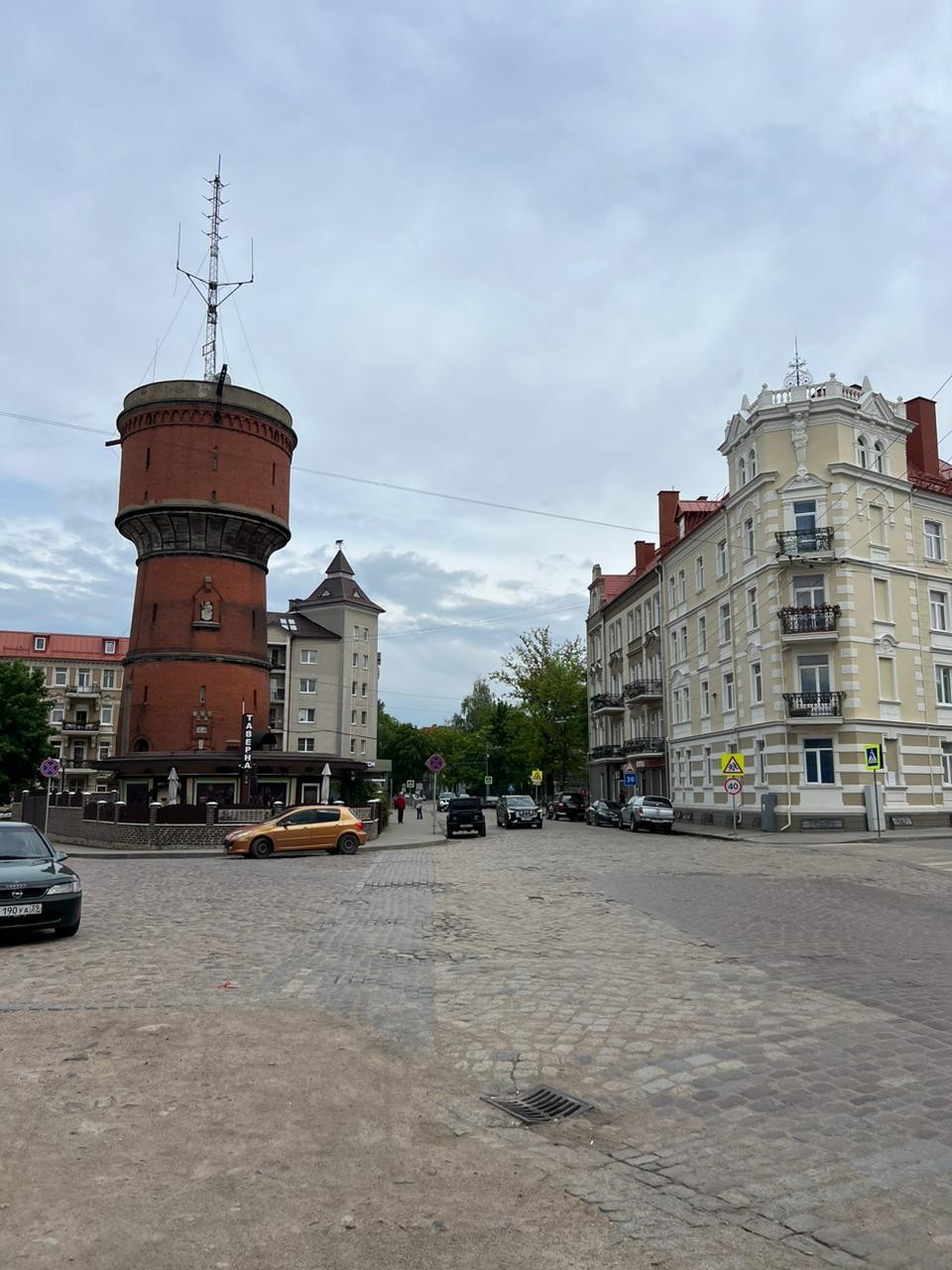 Были на экскурсии в Черняховске, красивый город, немецкая архитектура, брусчатка и узкие улочки. Очень понравился храм