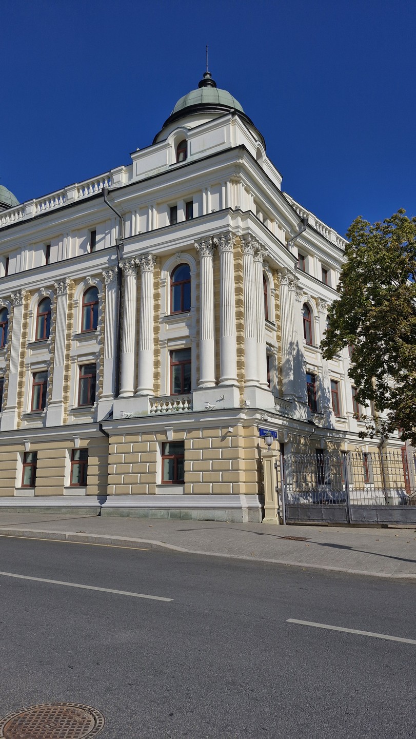 Минимум информации, все что мы услышали, есть на яндекс картах в описании зданий. Если вы гость