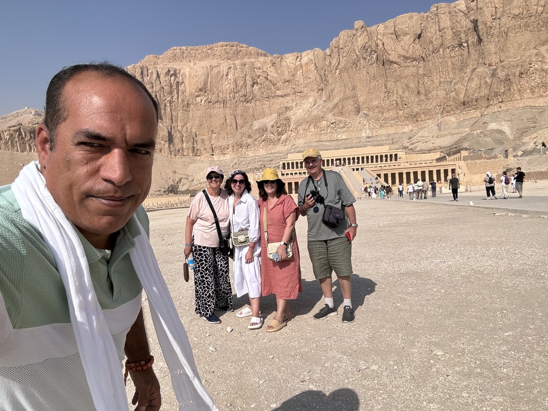 Экскурсию проводил прекрасный гид-историк Шаркави. Добрый, отзывчивый, с отличным чувством юмора