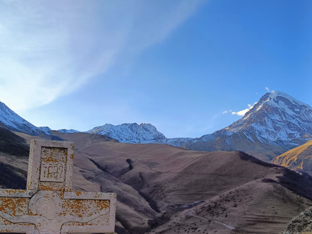 Казбек и Дарьяльское ущелье: Грузия с открытки