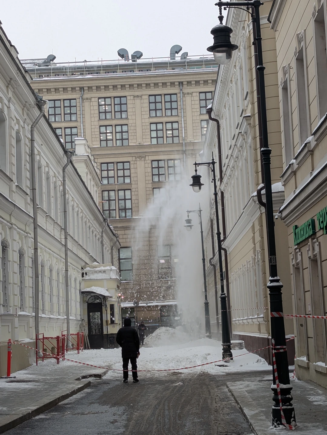 Экскурсия очень понравилась! В первую очередь хотелось бы отменить общую структуру, то, как темы перетекают одна