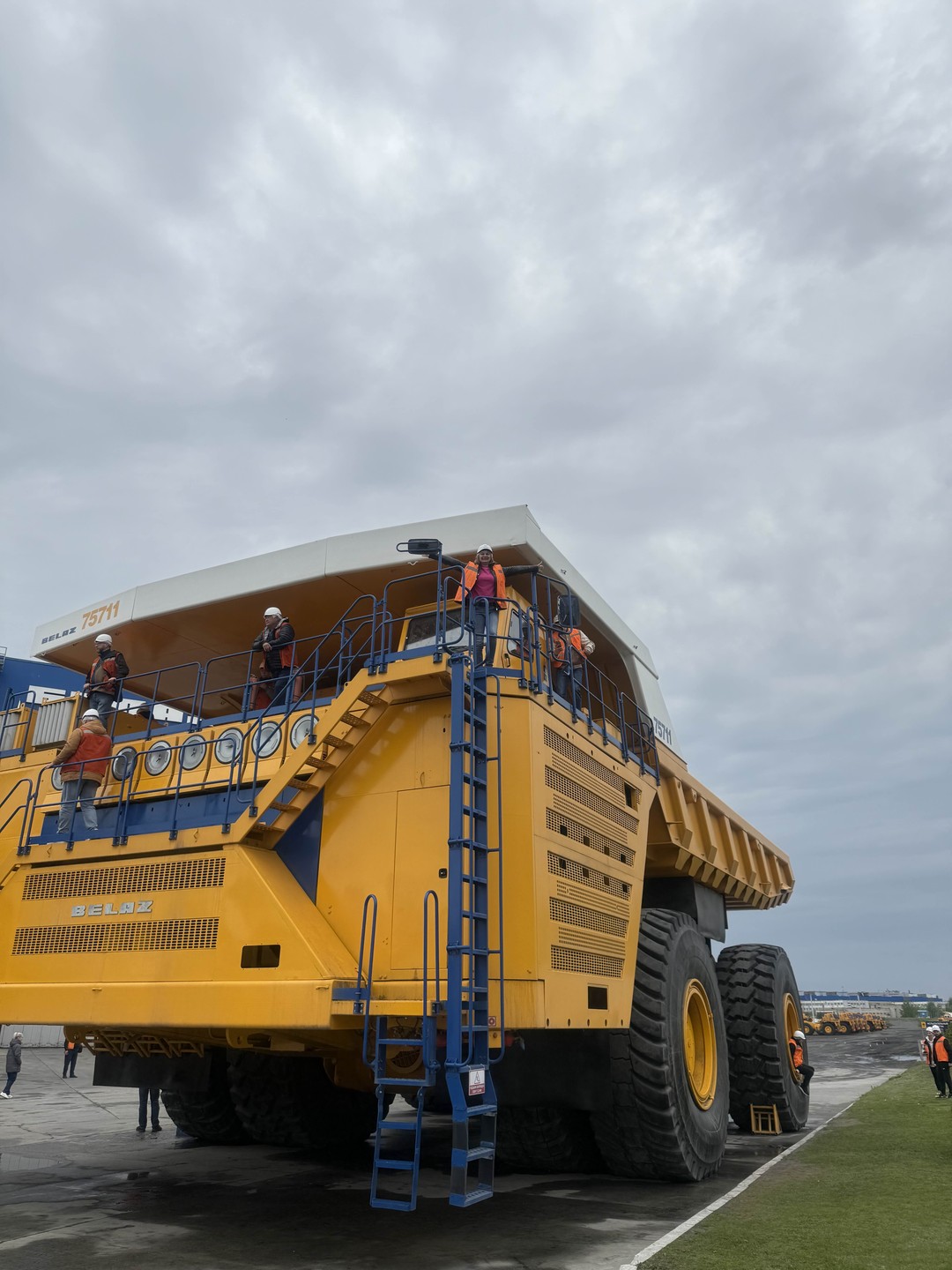 Групповая автобусная экскурсия на БелАЗ (Марина)