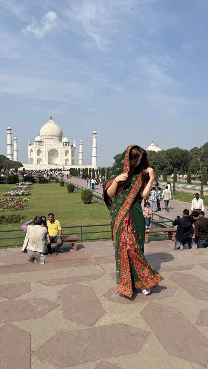 Если вы планируете с подругами путешествия в Агру. От души рекомендую эту экскурсию! Было очень интересно
