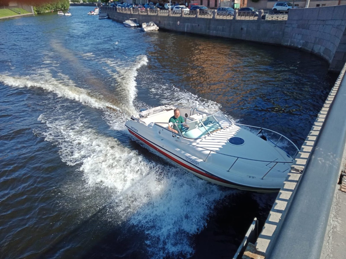 Петербург в летнюю ночь: атмосферная прогулка на катере и развод мостов