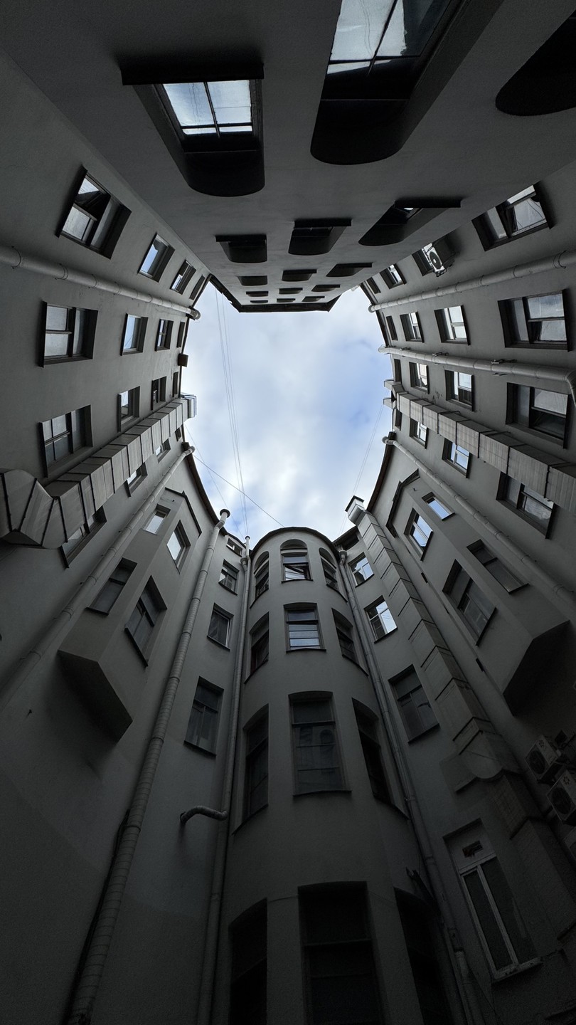 Питерский лайфстайл: по старинным парадным и дворам-колодцам доходных домов (Елена)