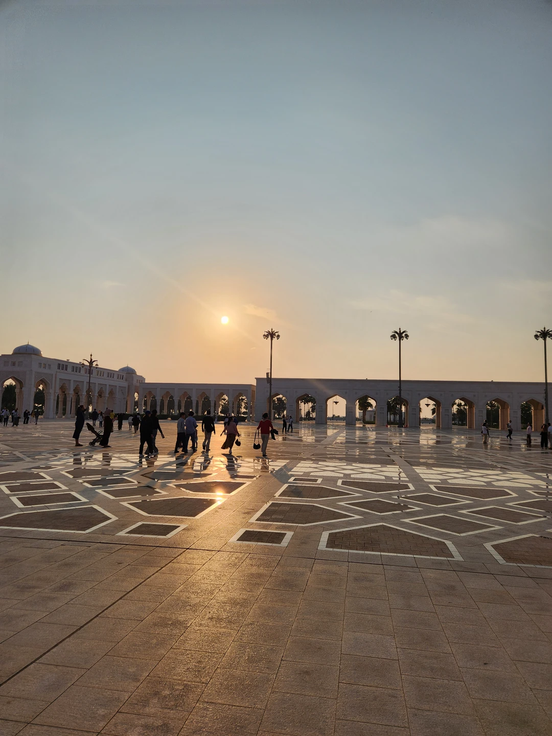 Прекрасный и заботливый гид Бек. Поездка прошла отлично. Комфортный автомобиль. Везде успели. Учитывал наши пожелания