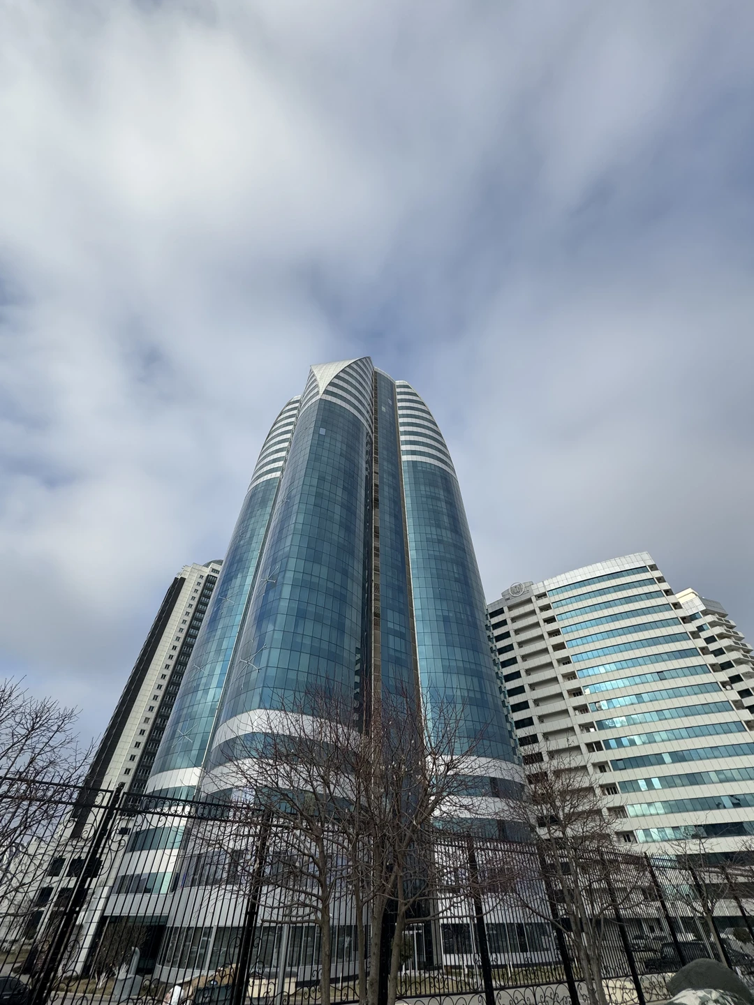 Большое спасибо Мансуру за замечательную экскурсию для нашей команды! Грозный встретил нас хорошей ясной погодой и