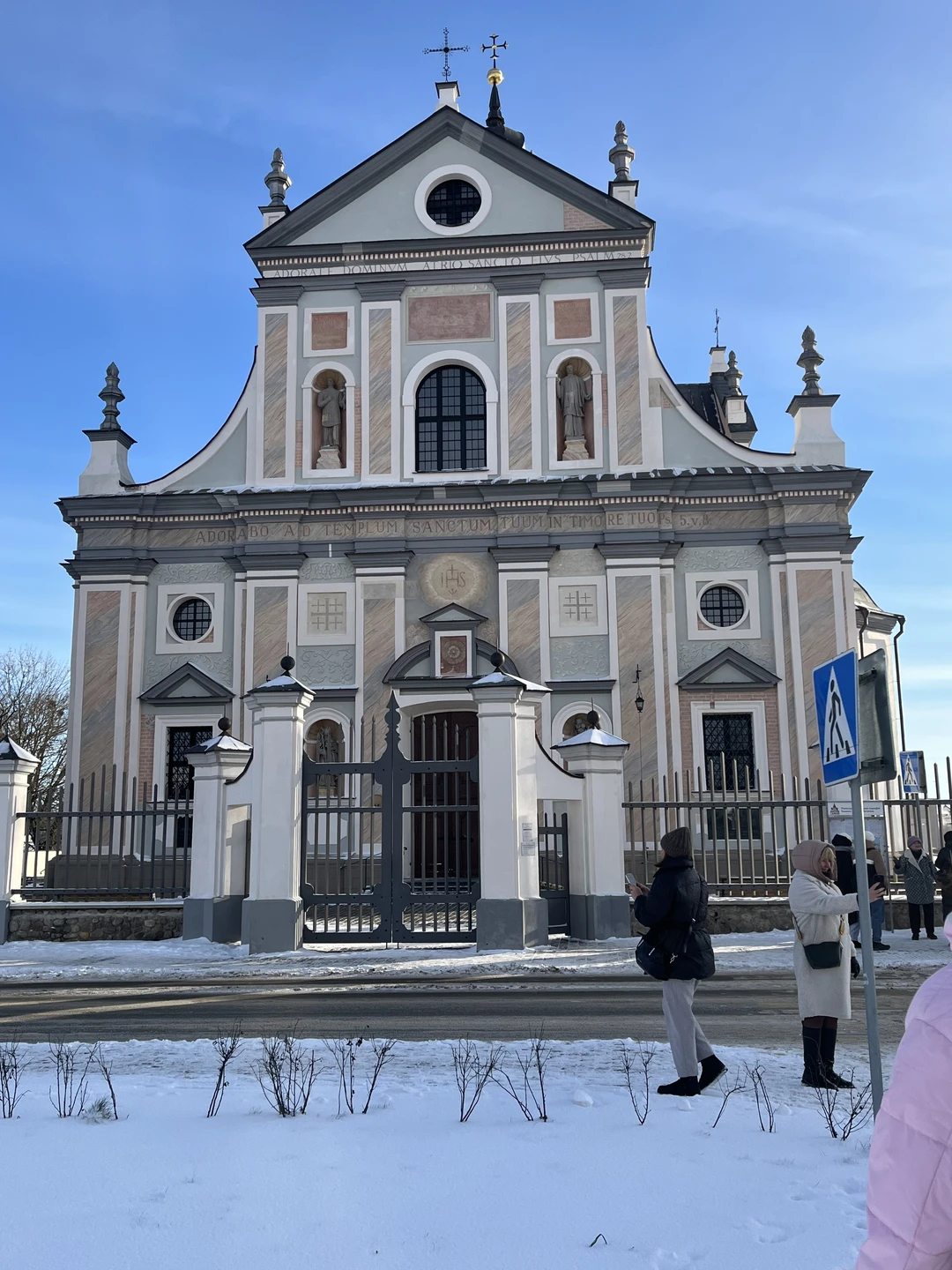 Прекрасно организованная экскурсия, гид очень замечательный, профессионал своего дела, скучать не дал. Узнали много нового и