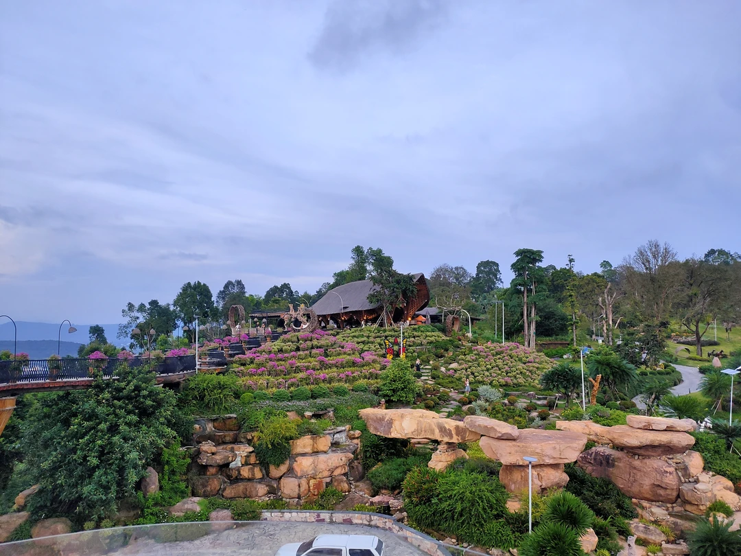 Поездка получилась познавательной и интересной. Все было хорошо организовано. Гид Артур очень интересно рассказал об истории