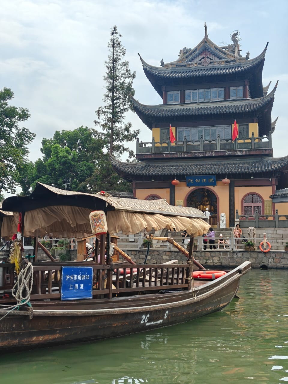 Экскурсия очень понравилась, гид очень внимательна и отвечает на все вопросы подробно, очень приятная в общении,