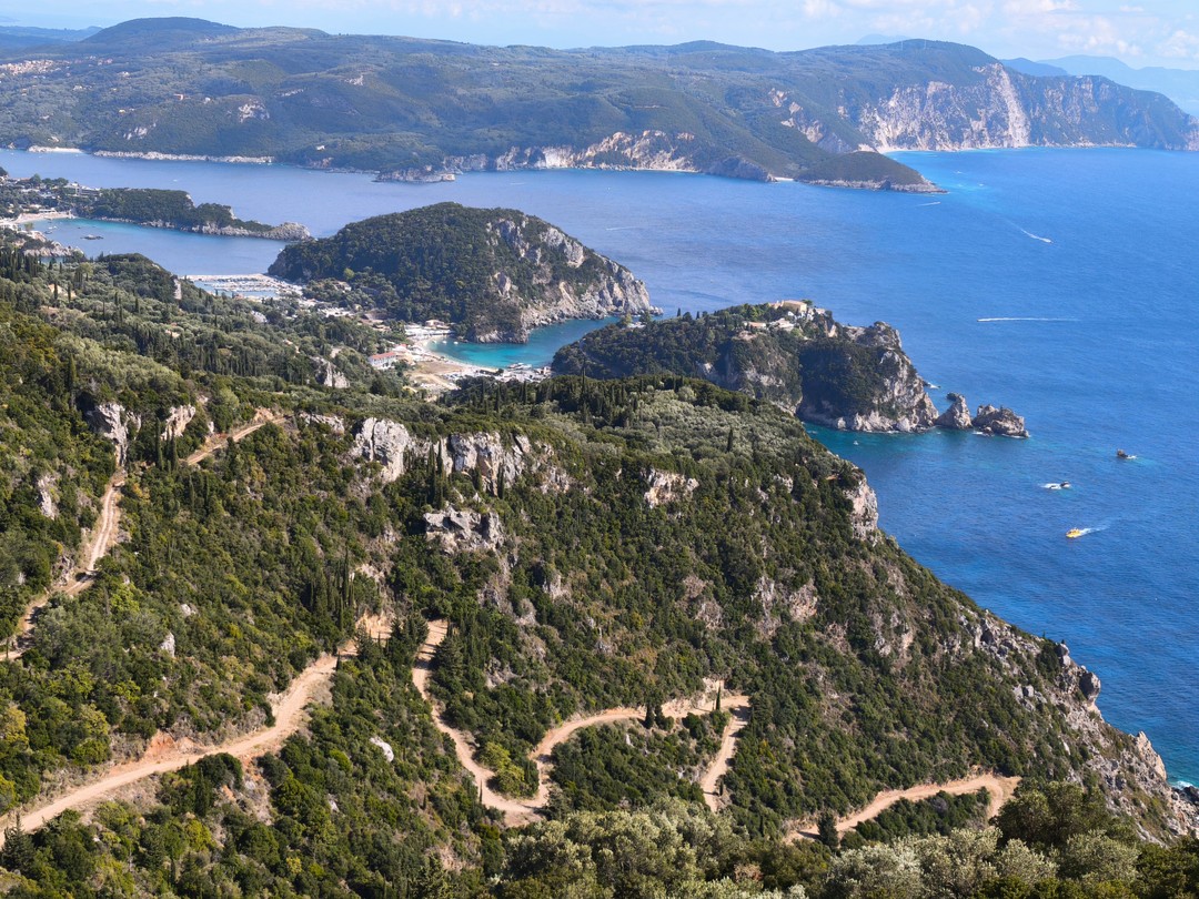 Мы на Корфу впервые. Экскурсию взяли, как всегда делаем, в первые дни нашего путешествия, чтобы познакомиться