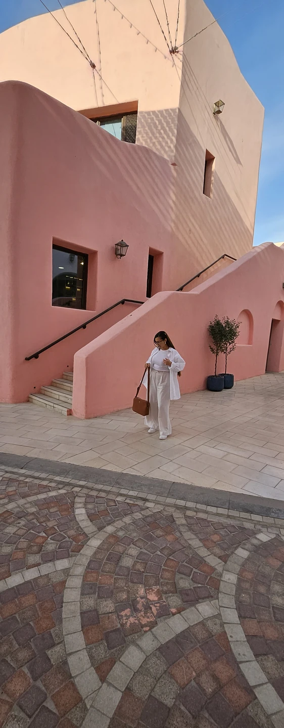 Экскурсия у нас получилась приватная только для нас двоих с мужем, очень переживала что группа не