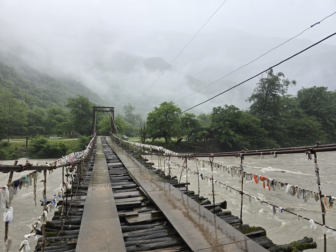 Наше путешествие по Абхазии стало настоящим приключением, и я хочу поделиться впечатлениями. Наш гид Астамур был